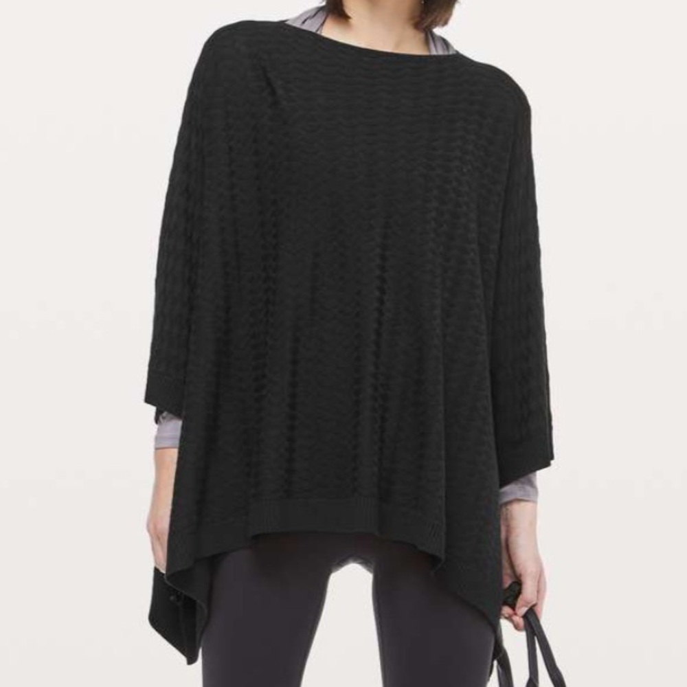 NWT $138 Lululemon Divinity Poncho *Woven
Black